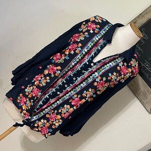 Fig & Flower Blue Embroidered Top - Sz L